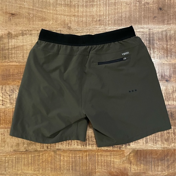 Vuori Agility Shorts - Picture 2 of 5